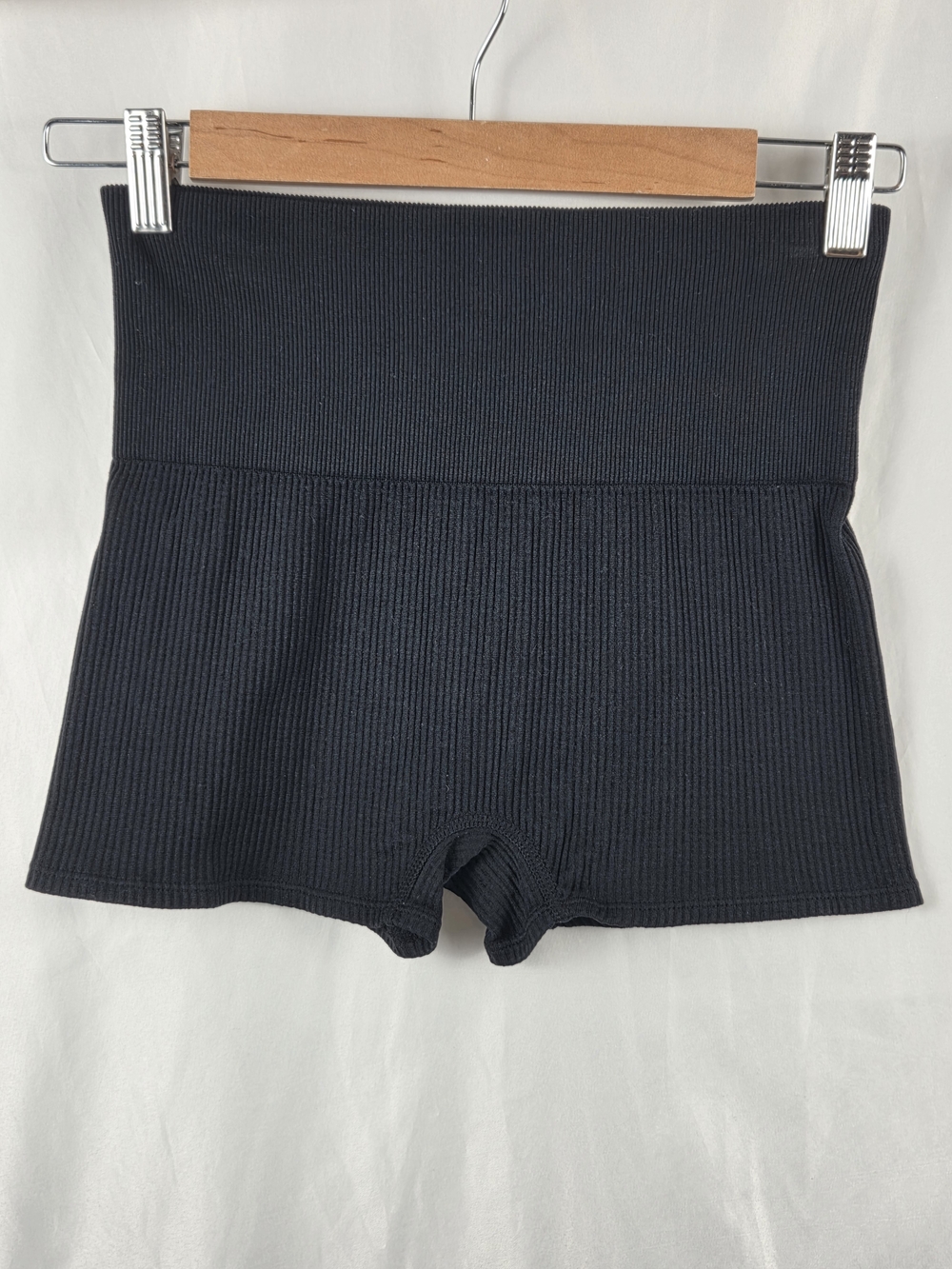 Colsie Active High-Waist Ribbed Black Women’s Shorts Size Small